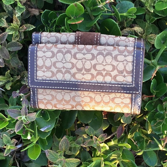 SOLD 🎁🎁🎁🎁🎁Trifold Coach Wallet - Picture 2 of 13